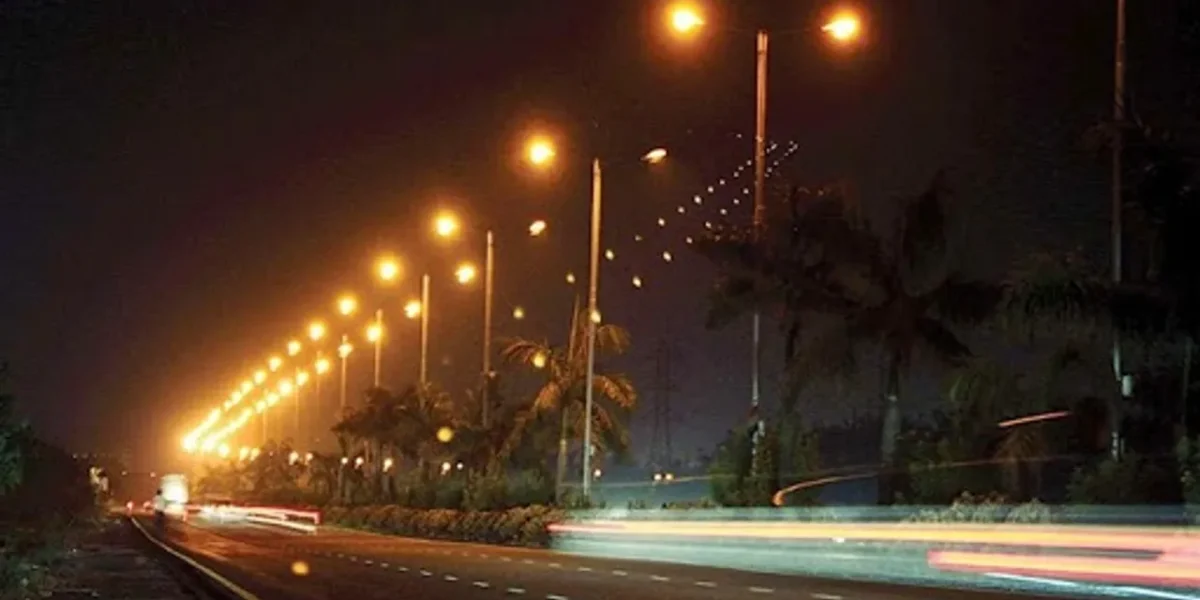 Maharashtra: New restrictions, curfew from today