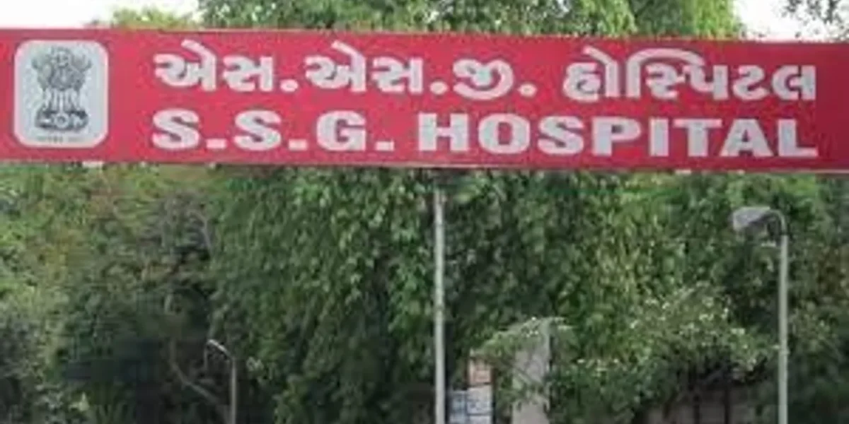Amit Chavda visits Covid patients at Sayaji Hospital and reviews medical treatment and facilities in Vadodara