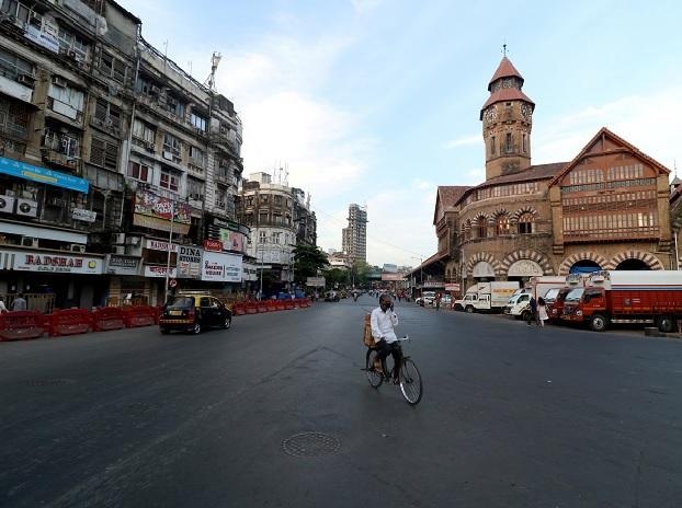 Mumbais Covid-19 test positivity rate drops below 10%