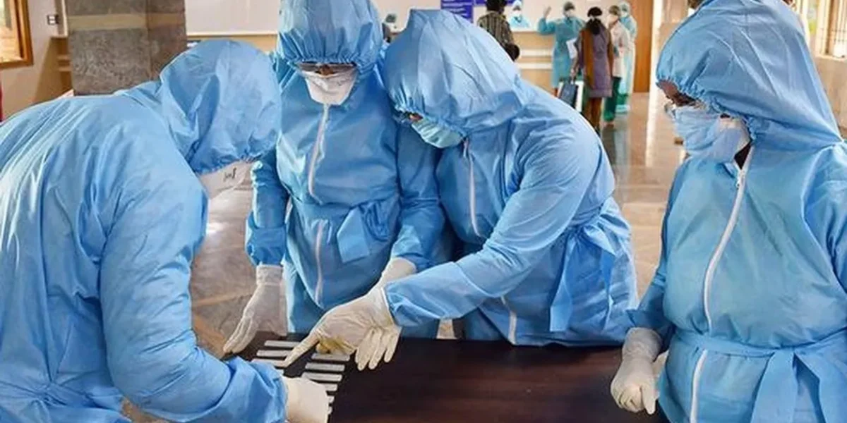 India records 3,52,991 new Covid cases, 2,812 deaths in 24 hours