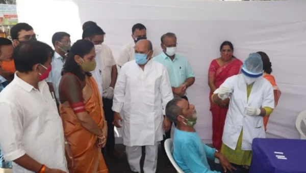 Minister of State for Narmada Development launches 11 Quick Diagnostic Centers for Covid testing in Vadodara