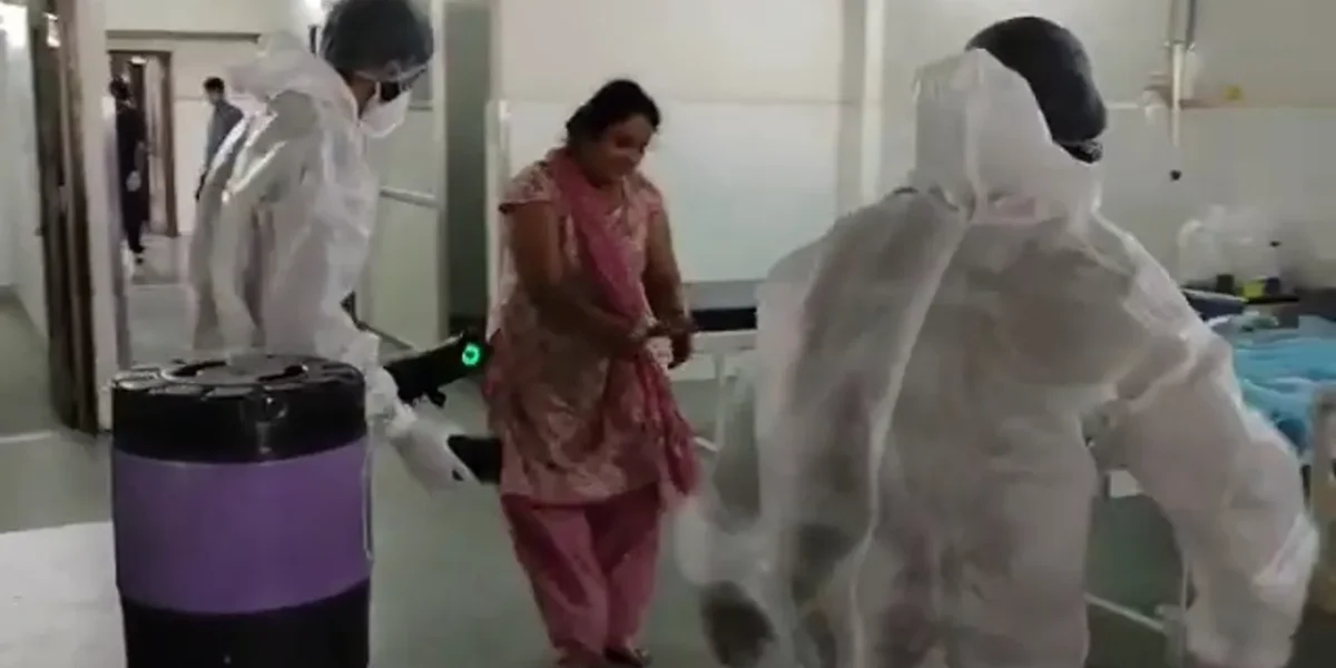 Doctors and Nurses at Parul Sevashram Hospital cheers covid patients through dance and music