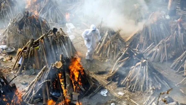 Delhi Police helps people in performing last rites of COVID-19 victims