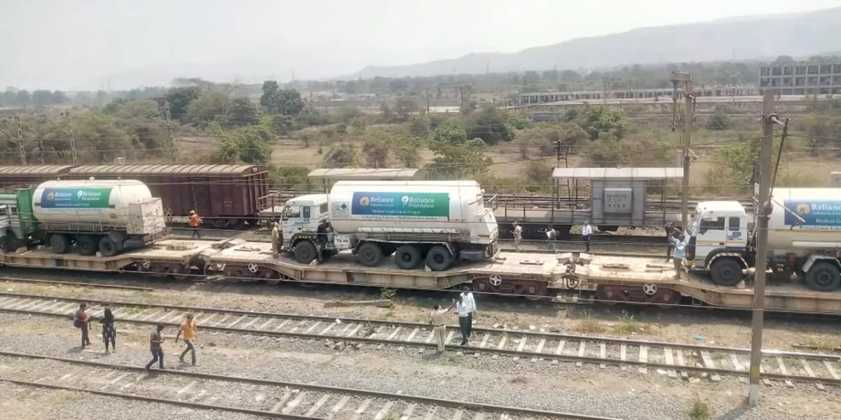 Ro-Ro service with 3 Oxygen Tankers from Hapa in Gujarat reached Kalamboli in Maharashtra today