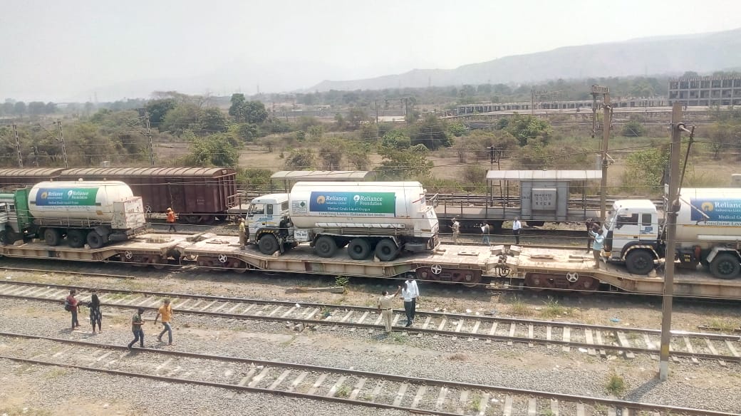 Ro-Ro service with 3 Oxygen Tankers from Hapa in Gujarat reached Kalamboli in Maharashtra today
