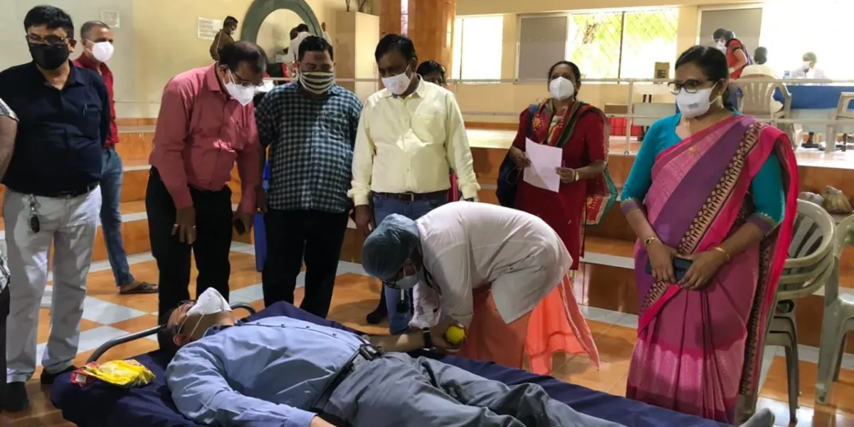 OSD Dr. Vinod Rao felt blissful after donate blood for the corona patients