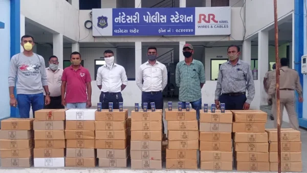 Nandesari police caught IMFL from a car on Sakarda Bhadarwa road