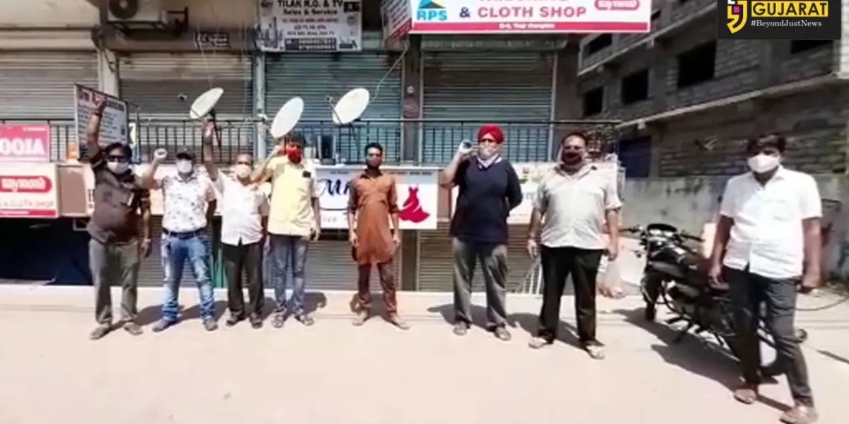 Unique protest by Hair salon and home appliance traders in Vadodara