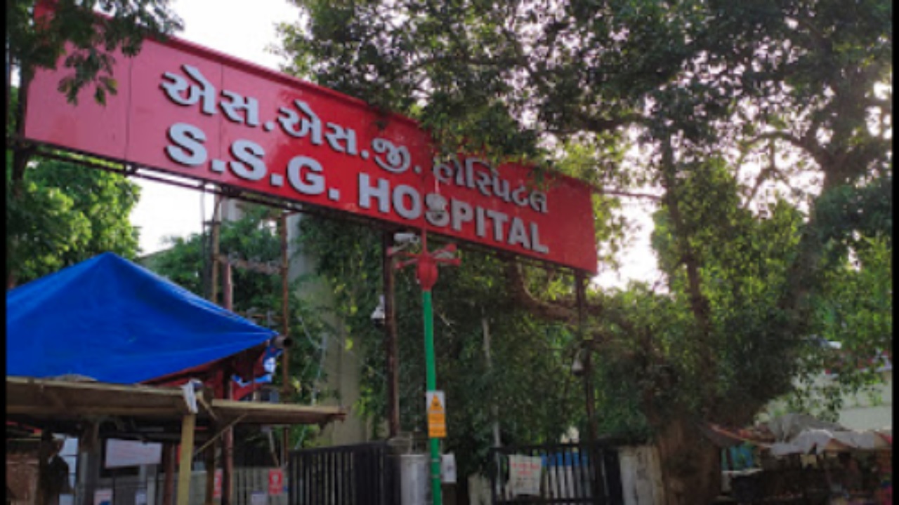 Medical professors of Sayaji Hospital went on symbolic strike for their long pending demands