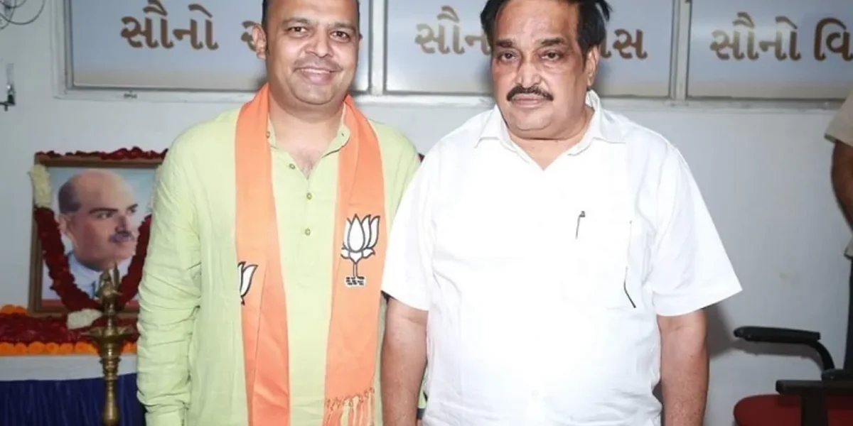 Vadodara mayor Keyur Rokadia donate his plasma at SSG blood bank on Sunday