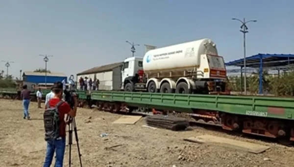 Indian Railways deliver nearly 3400 tonnes of LMO across country