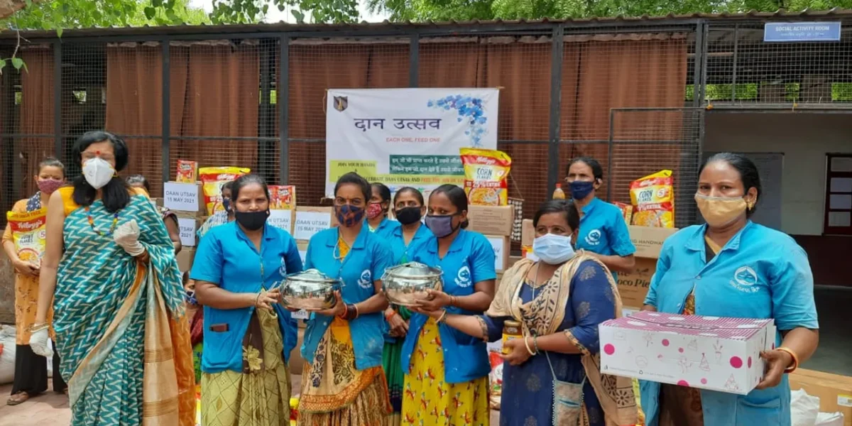 Army families came in support of slum dwellers and sanitation workers in Ahmedabad