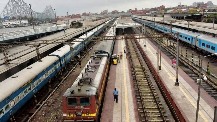 Local trains to be suspended in Bengal from tomorrow in view of Covid-19