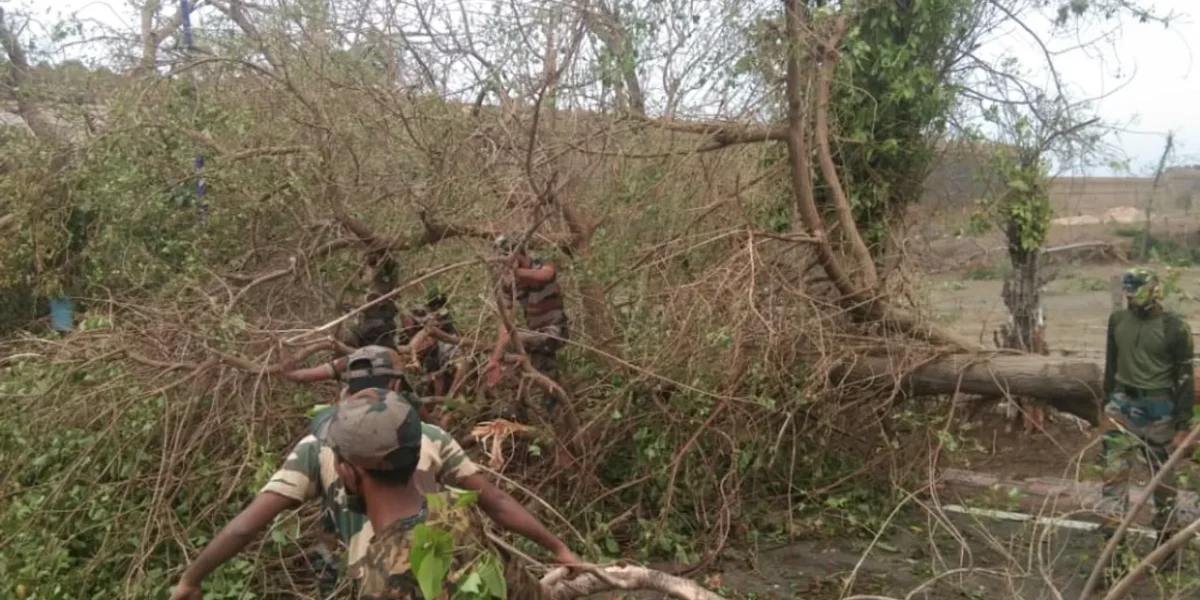Indian Army helps people of Gujarat in areas hit by Cyclone Tauktae