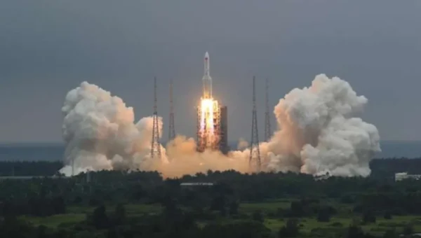 Chinese rocket debris falls into Indian Ocean