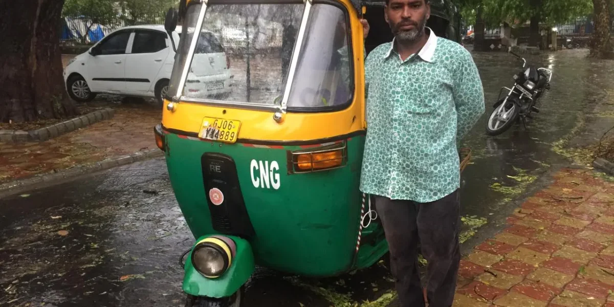 Autorickshaw driver service to humanity in Vadodara