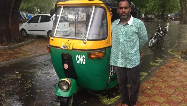 Autorickshaw driver service to humanity in Vadodara