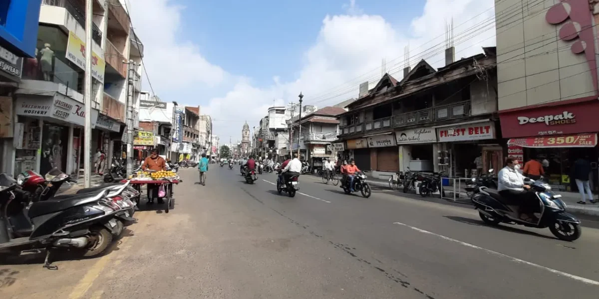 Markets in Vadodara buzzing once again after the 23 day mini lockdown