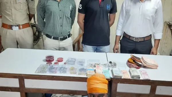Vadodara Laxmipura police nabbed a member of the Sikligar gang involved in burglaries in various areas of city