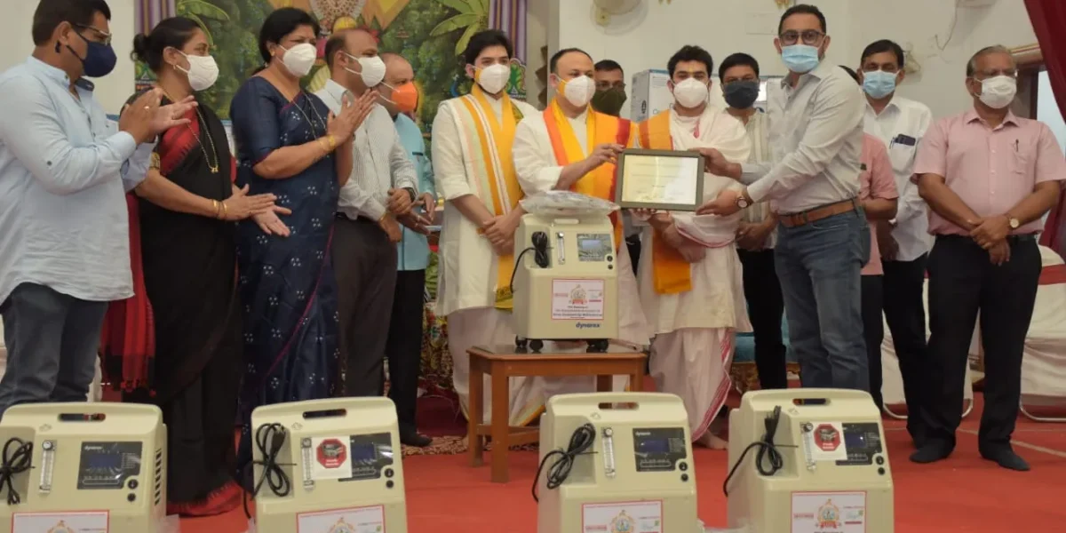 About 200 concentrators distributed by Dwarkeshlalji Maharaj under the auspices of Vipo