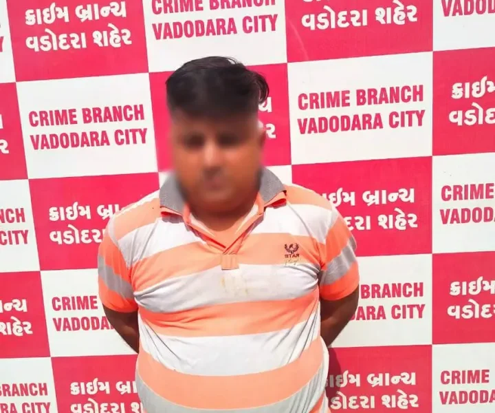 Vadodara crime branch team arrested one selling fake RT-PCR report without taking any type of Covid 19 samples