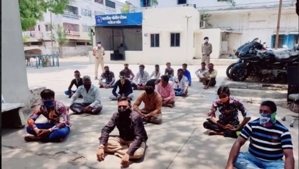 Vadodara Warasia police arrested 18 people of violation of covid guidelines