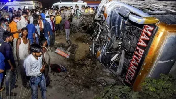 17 people killed in Kanpur road mishap