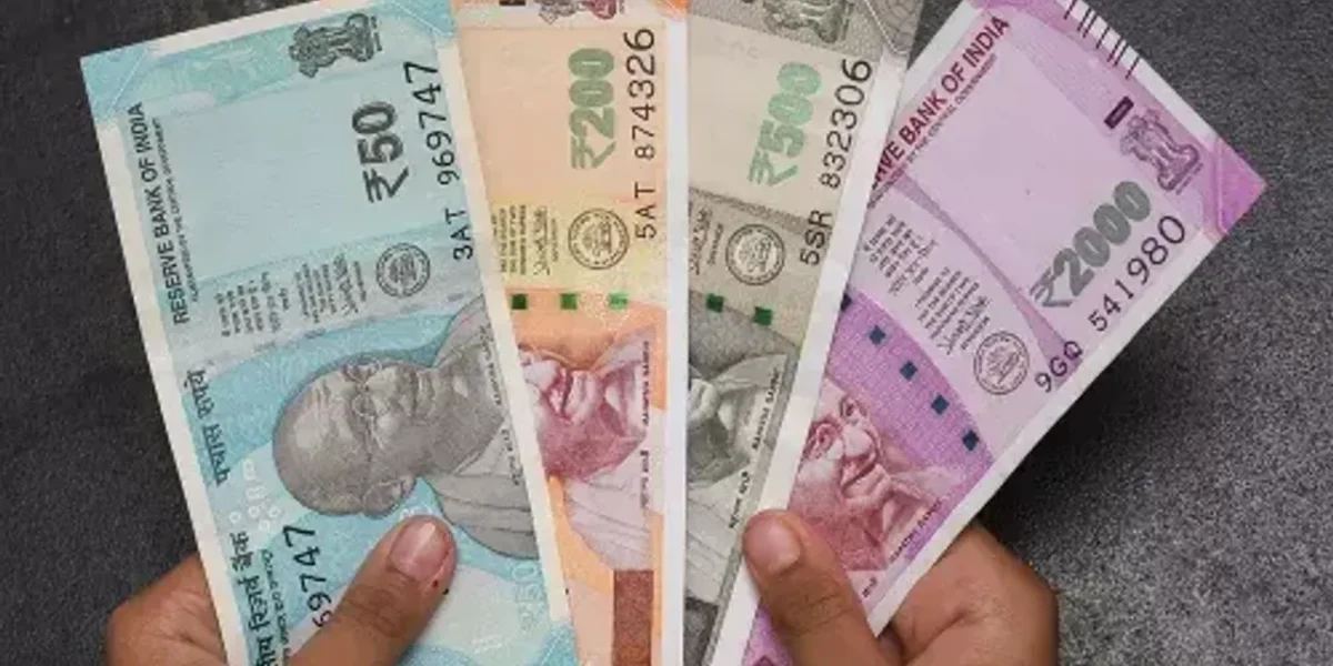 A person stole 35000 rupees from a milk centre owner and fled