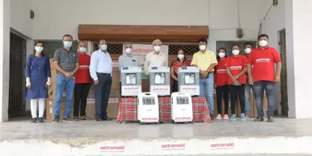 Vadodara Collector accepted the donation of 30 oxygen concentrator devices