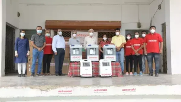 Vadodara Collector accepted the donation of 30 oxygen concentrator devices