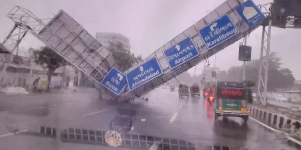 Heavy rains with gusty winds in Vadodara