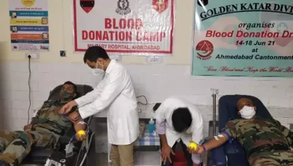 Army jawans provides gift of life by donating blood in Ahmedabad