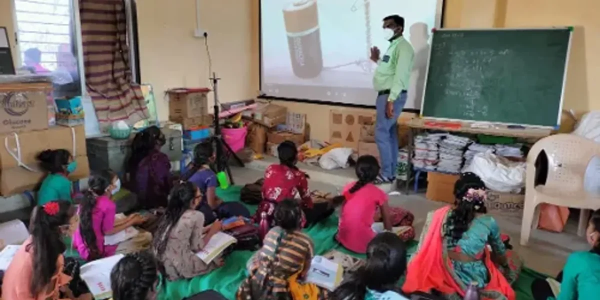 5 years of Gujarat government – 140 schools have been equipped with educational equipments