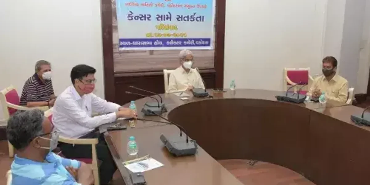 Cancer awareness seminar jointly held by Gujarat Press Academy and Regional Information Office, Vadodara