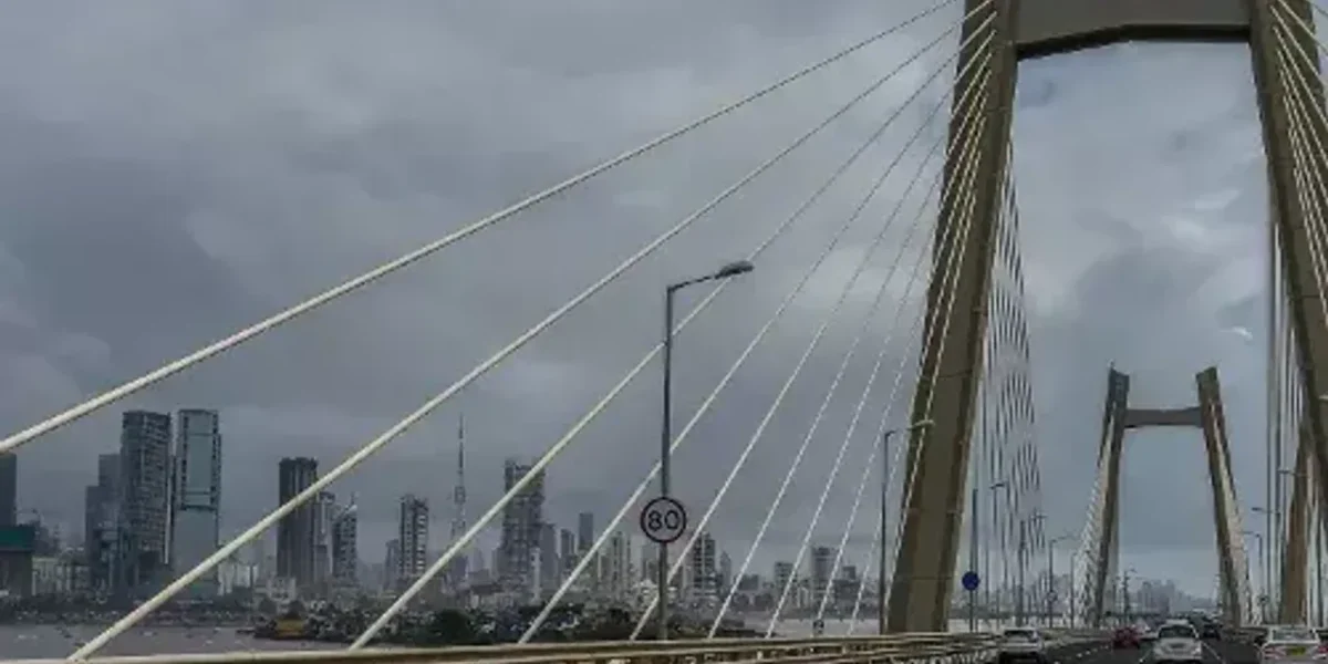 Monster thunderstorm twice Mt. Everest’s height dumps over 250mm rain in Mumbai