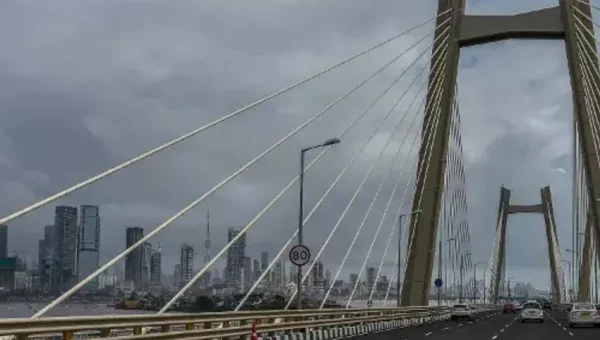 Monster thunderstorm twice Mt. Everest’s height dumps over 250mm rain in Mumbai