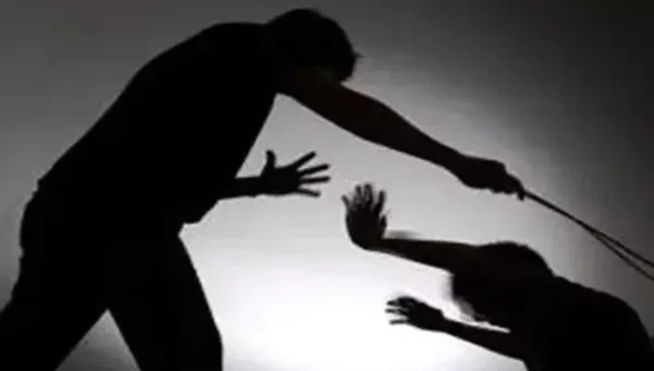 Policemen involved in beating a shopkeeper in Vadodara suspended