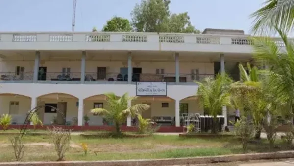 Facility for treatment of cancer patients under the Triveni Sangam project of Sayaji Hospital