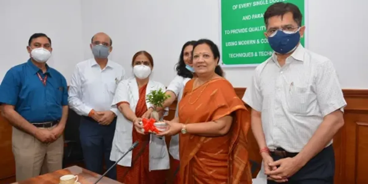 MoSR Visits Northern Railway Central Hospital and reviews Preparedness for Covid Treatment