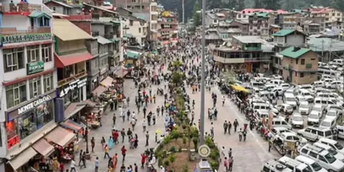 Nainital draws crowd of tourists amid restrictions Covid-19 third wave