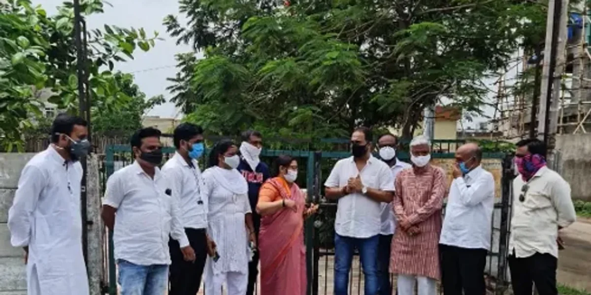 Vadodara Congress continue their campaign against the irregularities in plots allotted for afforestation