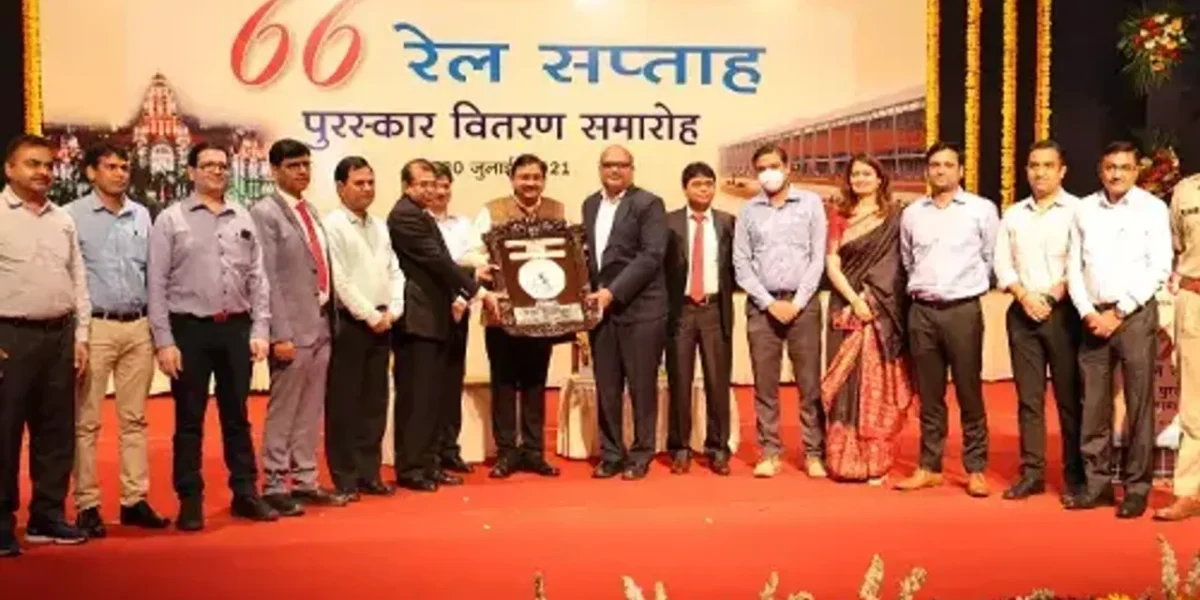 Mumbai Central and Vadodara Division bags GM’s Overall Efficiency Shield in Award function