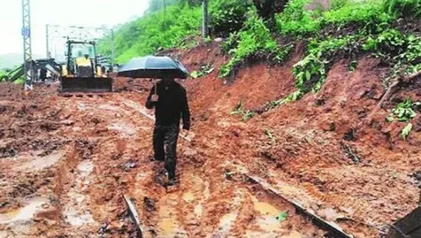 Traffic on highway, railway line disrupted after 2 landslides in Maharashtra’s Kasara