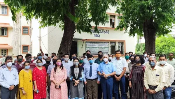 Private school administrators in Vadodara demand to allow them to open schools