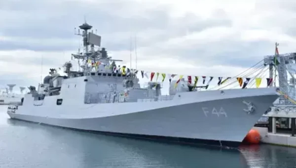 INS Tabar received ceremonial guard at Port of Brest in France