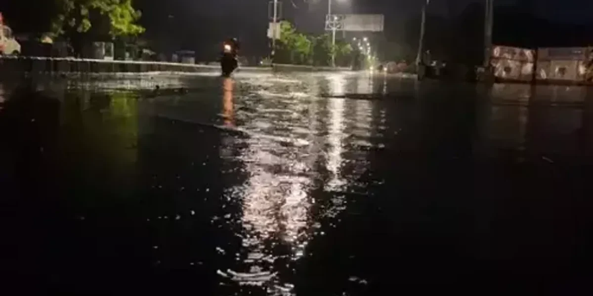 Heavy rains with thunderstorm lashed Vadodara city on eve of Krishna janmotsav