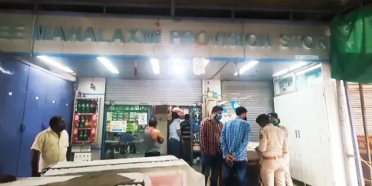 Thief target mini superstore in Vadodara and decamp with six to seven lakhs in cash