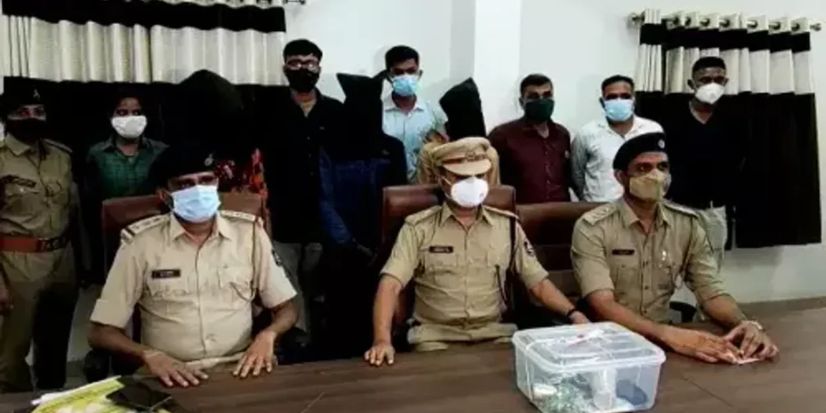 Senior citizen held hostage and robbed of cash and jewellery in Vadodara