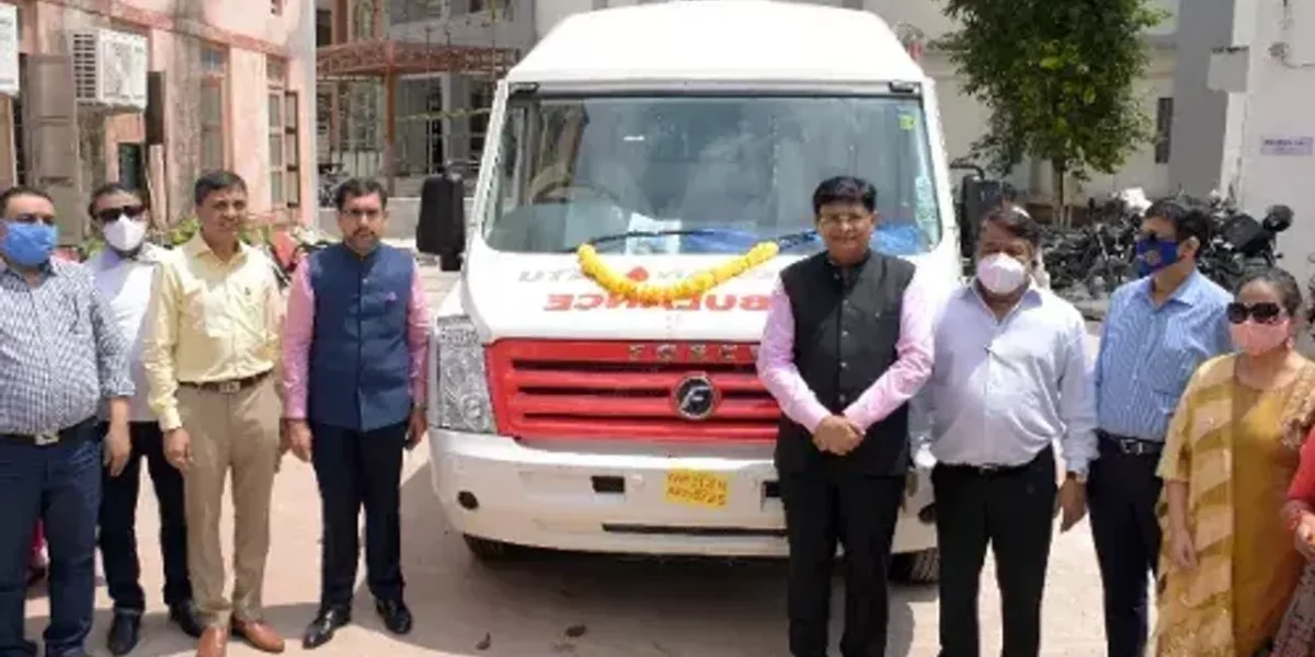 Rotary Club of Baroda Cosmopolitan donates blood donation van to Sayaji Hospital Blood Bank