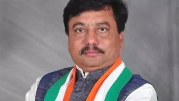 Karjan MLA Akshay Patel represent the Gujarat CM about air pollution causing damage to crops